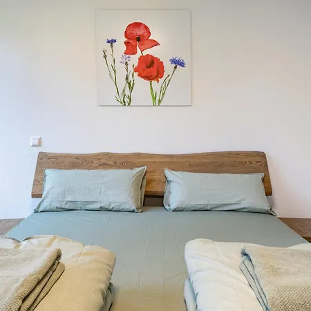 Mcello באד קרוצינגן