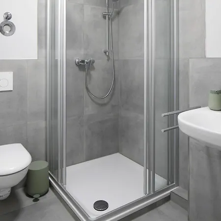 Mcello באד קרוצינגן